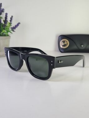 Ray-Ban Mega Wayfarer Sunglasses. Black Frame with Green Lenses. RB0840s